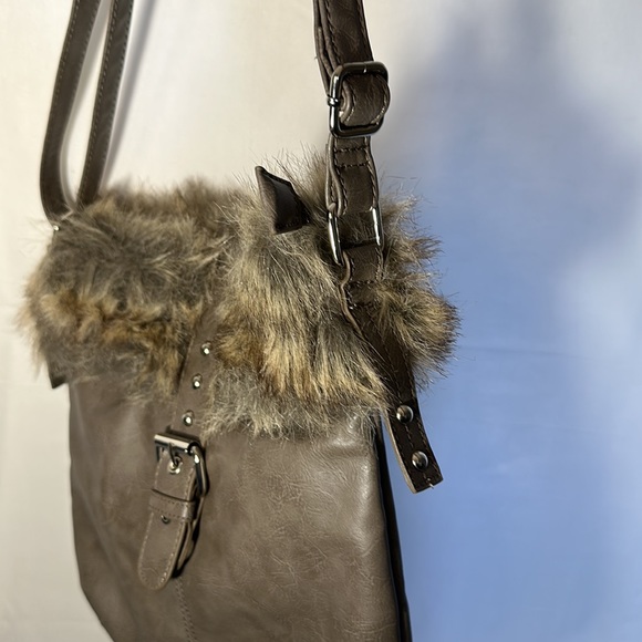 Apt 9 Crossbody Handbag w/ Faux Fur Trim in Grey - Picture 3 of 4